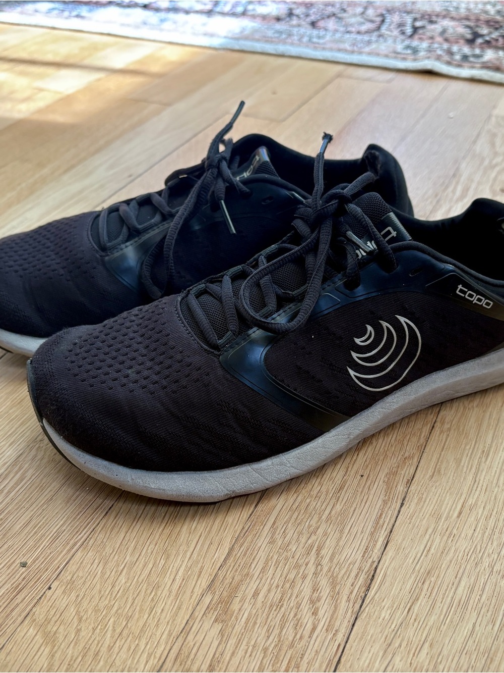 Topo Athletic Women’s Black Lightweight Roomy Toe Box Sneakers